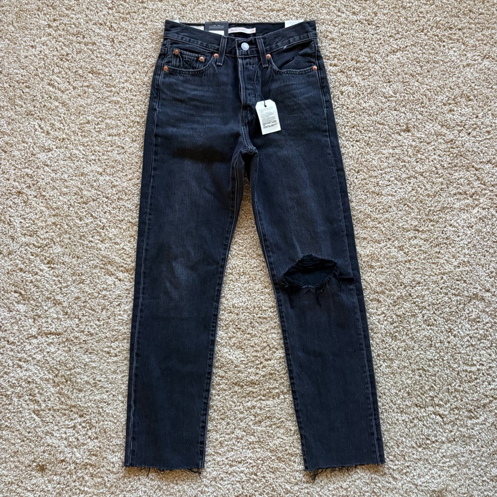 Levi’s Wedgie Straight Jeans 24x28 Black High Rise Raw Hem Distressed Knee‎ NWT